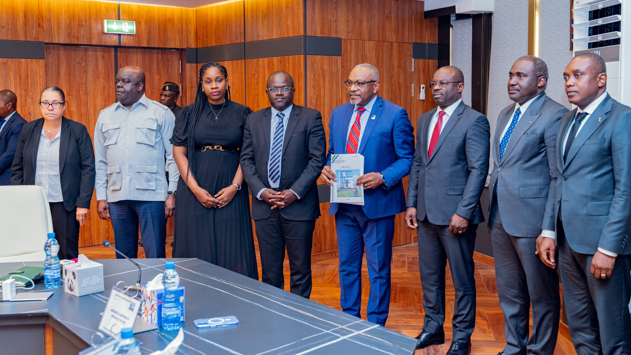 Le Gabon franchit un cap dans sa stratégie énergétique. Le 2 avril 2026, l’État a officialisé la signature du Contrat d’exploration et de partage de production (CEPP) NDAYI n° G4-273 avec la société Komo