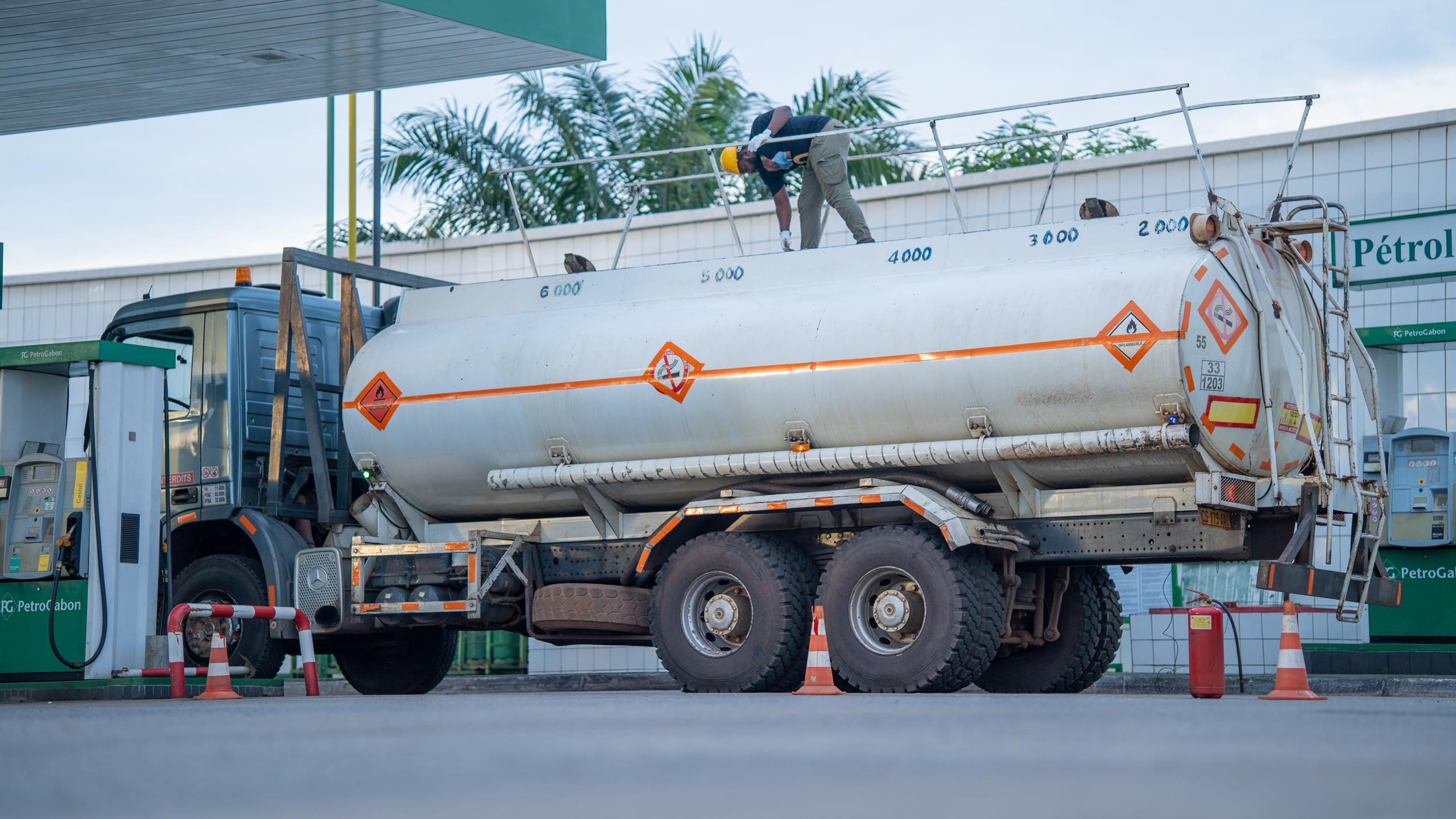 la situation s’améliore nettement à Port-Gentil. L’approvisionnement en pétrole a repris